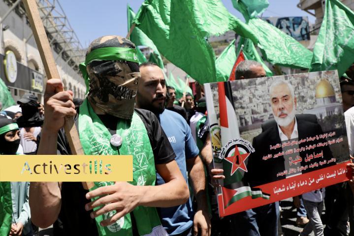 Palästinenser demonstrieren gegen die Ermordung des Leiters des politischen Büros der Hamas, Ismail Haniyeh, in Hebron im besetzten Westjordanland, 31. Juli 2024. 